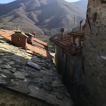 Casa Vacanze Al Colletto - Con Terrazza Panoramica In Centro Storico Vagli di Sotto Exterior photo