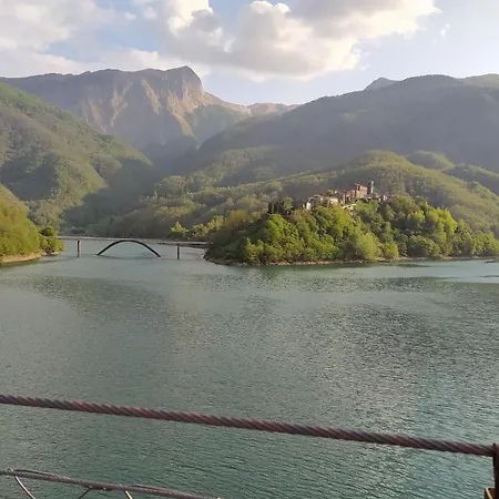 Casa Vacanze Al Colletto - Con Terrazza Panoramica In Centro Storico Vagli di Sotto Exterior photo